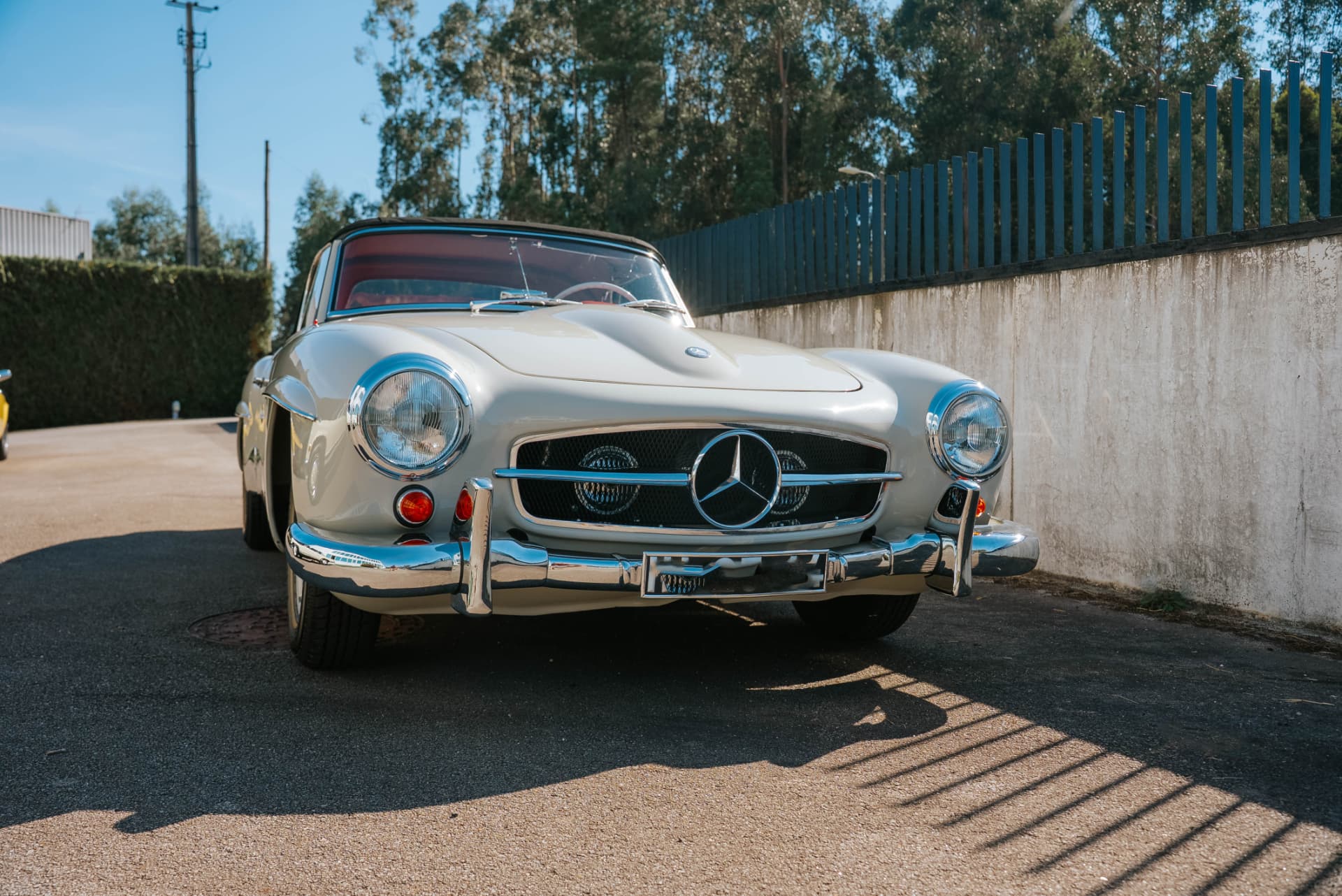 Mercedes-Benz 190 SL na oficina da Vintage Cars Boutique
